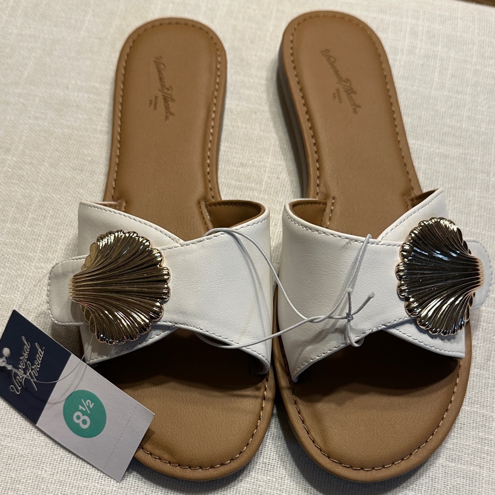 NWT, Super Cute Universal Thread White Sandals with Gold Shell Accents 💛